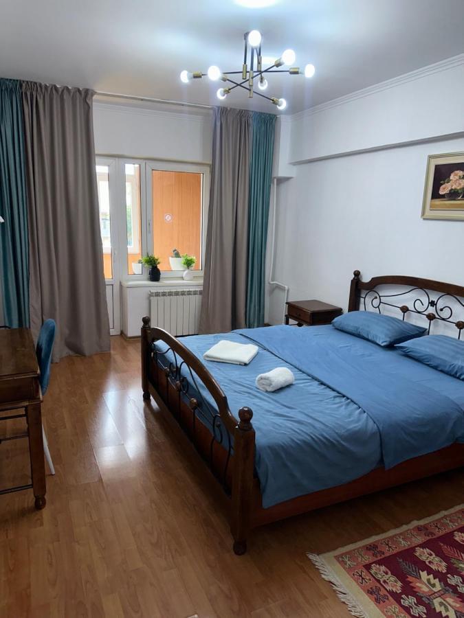 Apart 13 Almaty Luaran gambar