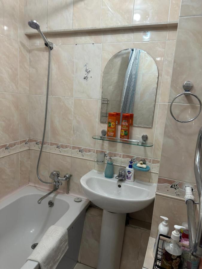 Apart 13 Almaty Luaran gambar