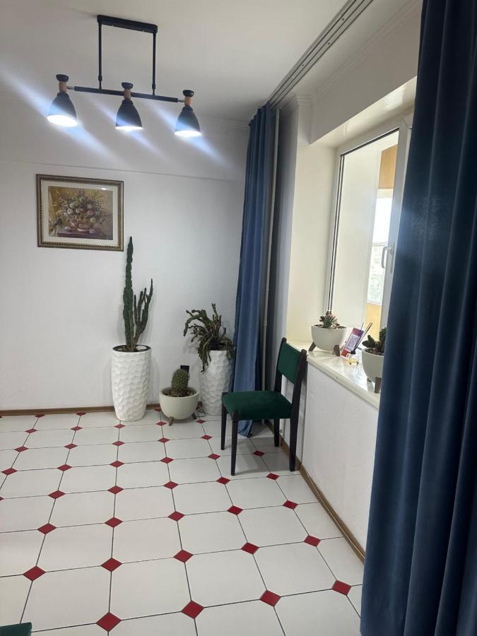 Apart 13 Almaty Luaran gambar