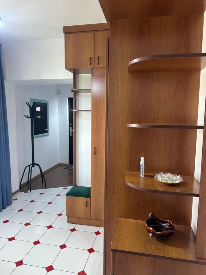 Apart 13 Almaty Luaran gambar