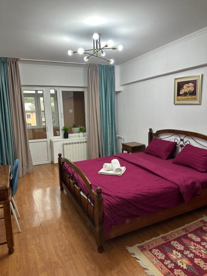 Apart 13 Almaty Luaran gambar