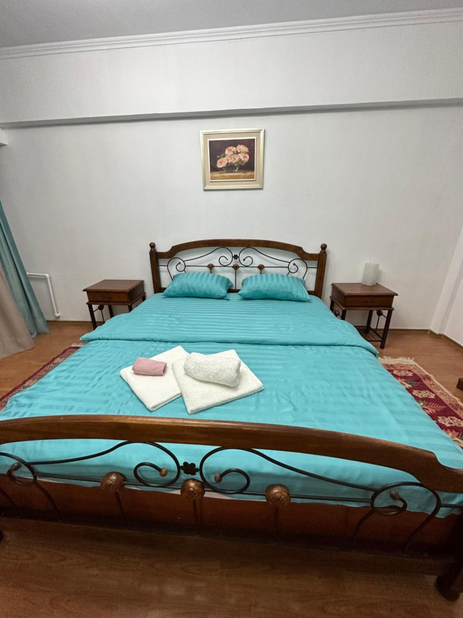 Apart 13 Almaty Luaran gambar