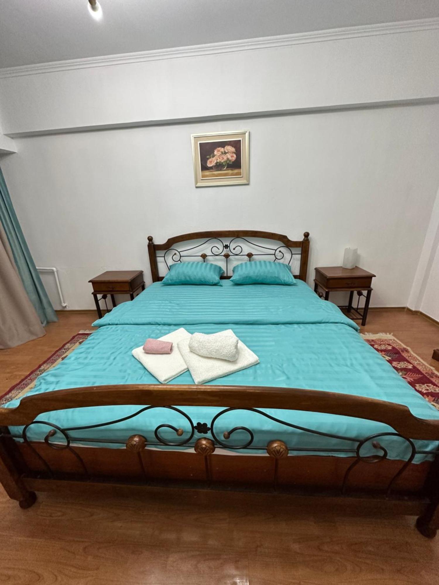 Apart 13 Almaty Luaran gambar