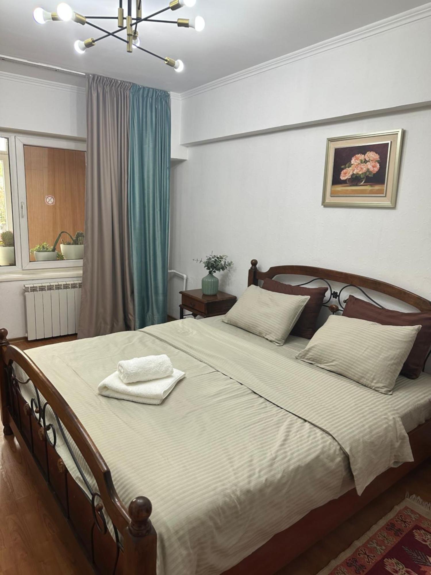 Apart 13 Almaty Luaran gambar